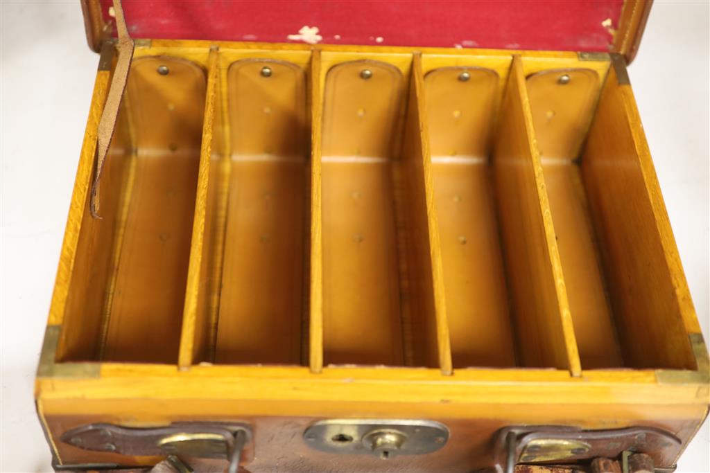 An Edwardian leather cartridge magazine and belts, case 36.5cm wide, 29cm deep